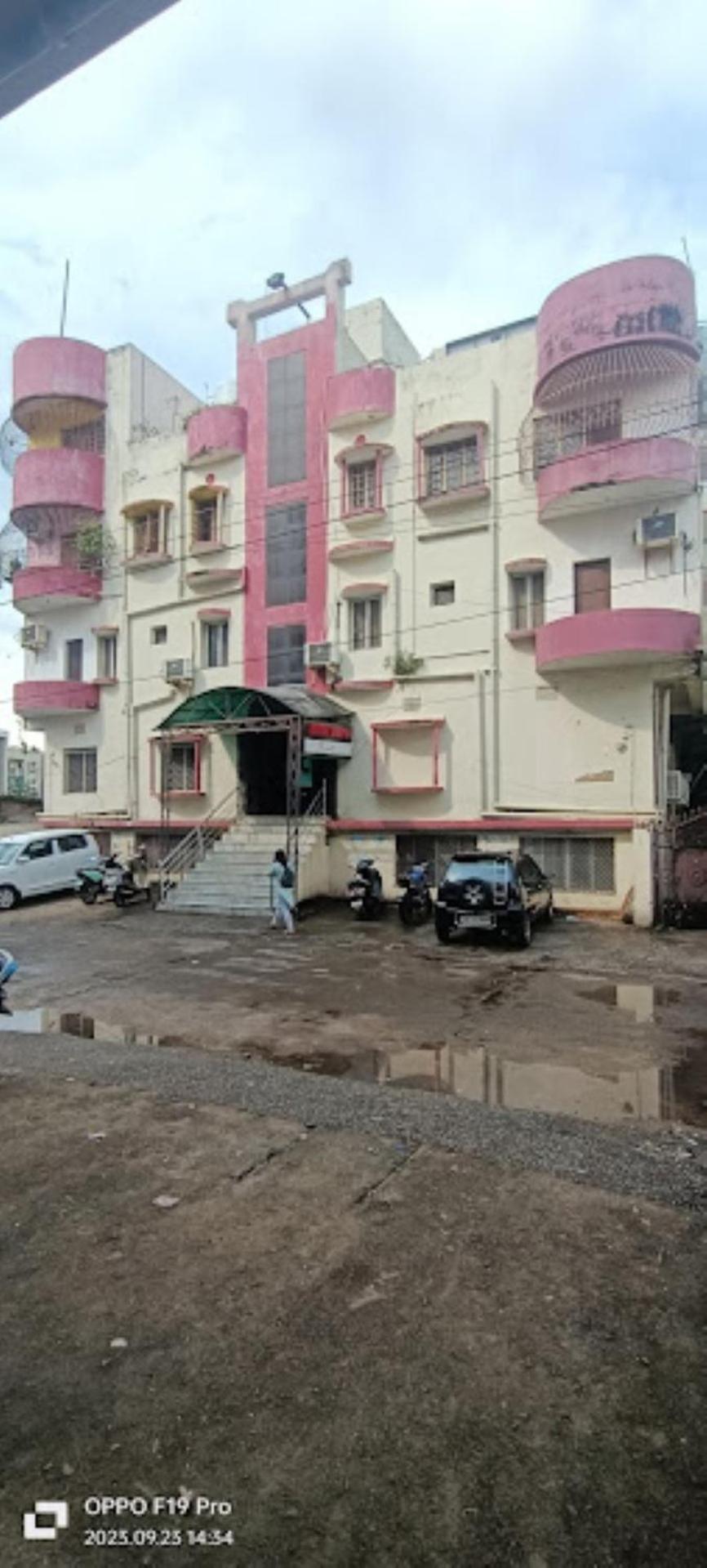 Laxminarayan Club & Resort Vadodara Eksteriør billede